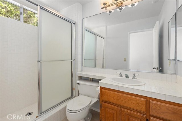 Building Photo - 3 Mantenida