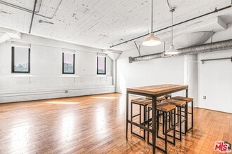 Building Photo - 200 N San Fernando Rd