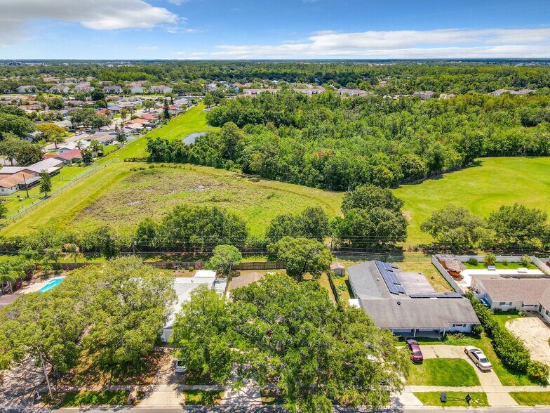 Building Photo - 877 Park Manor Dr