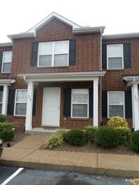Building Photo - Great 2 Bedroom 2 1/2 Bath Townhouse in Smyrna!