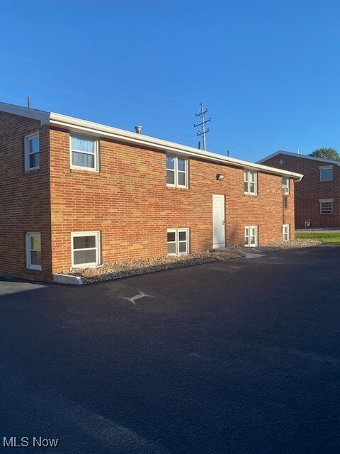 Building Photo - 402 Caroline Ave