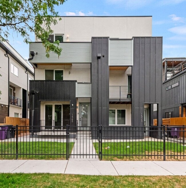 Building Photo - 1573 N King St