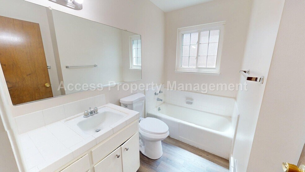 Building Photo - 1441 Montclair Dr