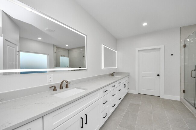 Building Photo - 8306 Comal St