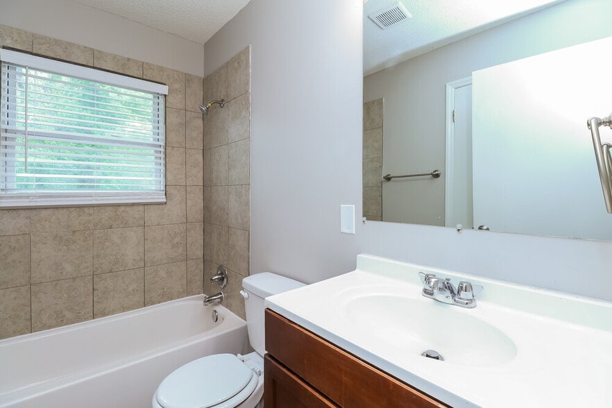 Building Photo - 2910 Freida Ln