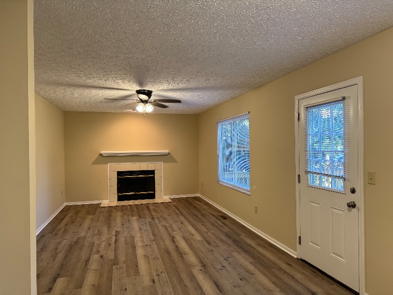 Building Photo - 7726 Farmsbury Dr