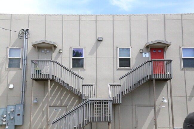 Building Photo - 315 E Main St