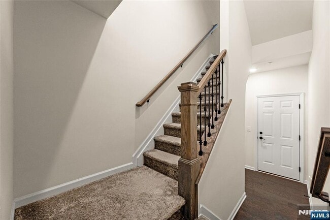 Building Photo - 56 Arnold Dr