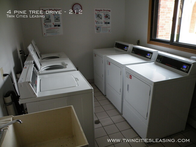 Building Photo - 1 bedroom 1 bath Handicap accessible