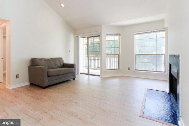 Building Photo - 3916 Penderview Dr