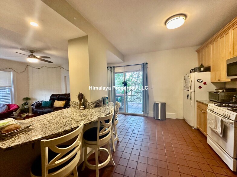 Building Photo - 5 Sachem St