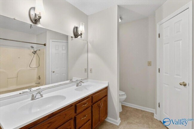 Building Photo - 104 Lindsey Ln