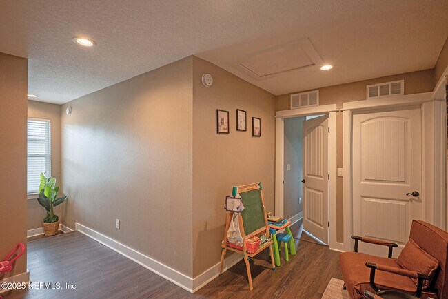 Building Photo - 3693 Lightview Ln