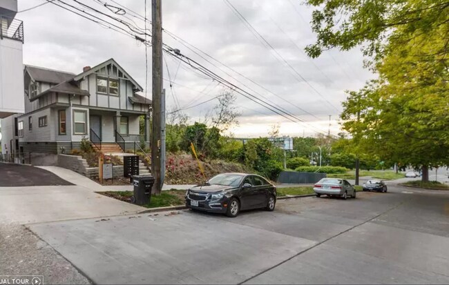 Building Photo - 1609 S Weller St