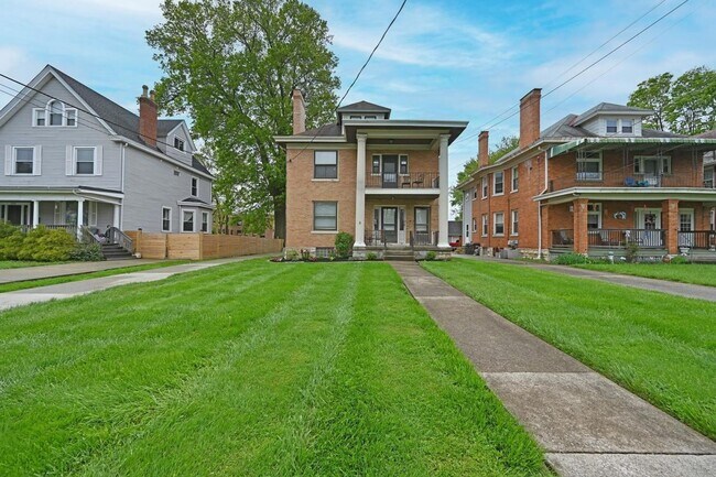 Building Photo - 2127 Slane Ave
