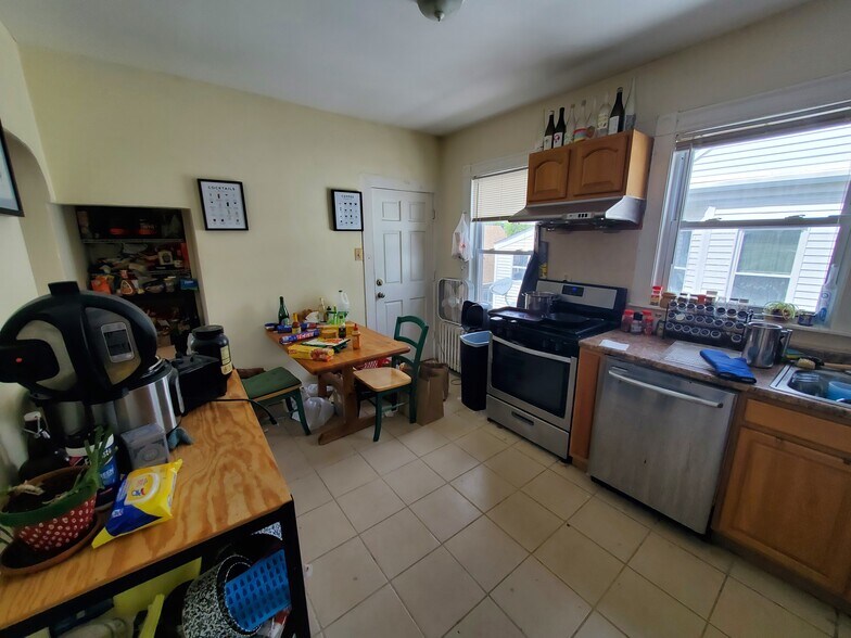 Primary Photo - 110 Murdock St