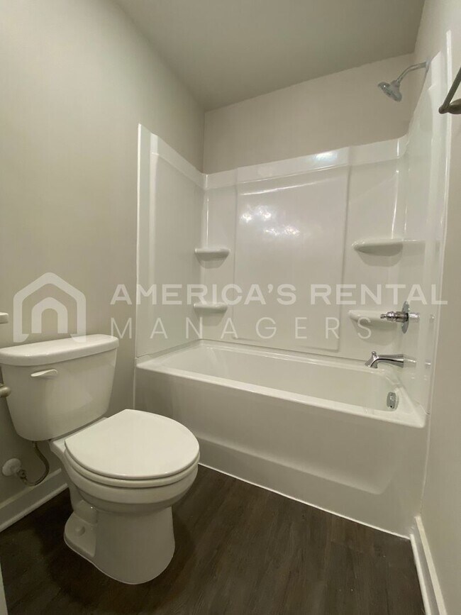 Building Photo - Home for Rent in Jemison, AL! Available to View!