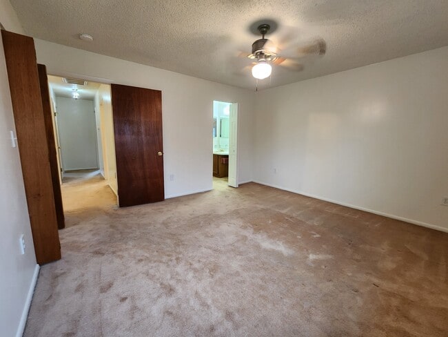 Building Photo - 4080 Sherman Oaks Ave
