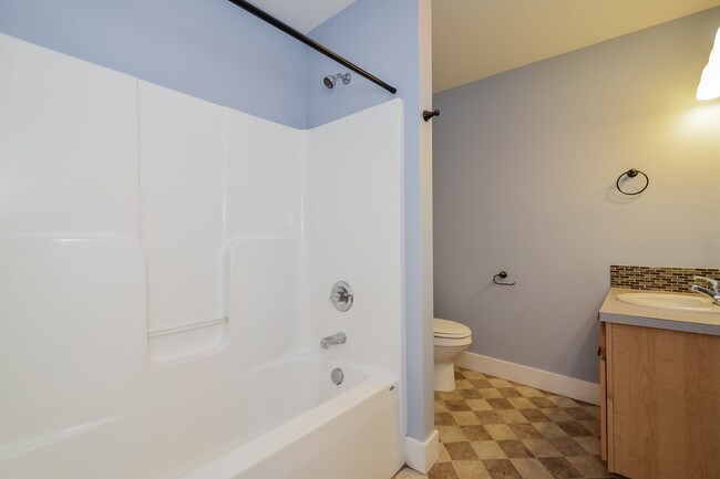 Building Photo - 422 Cadwell Ave NW