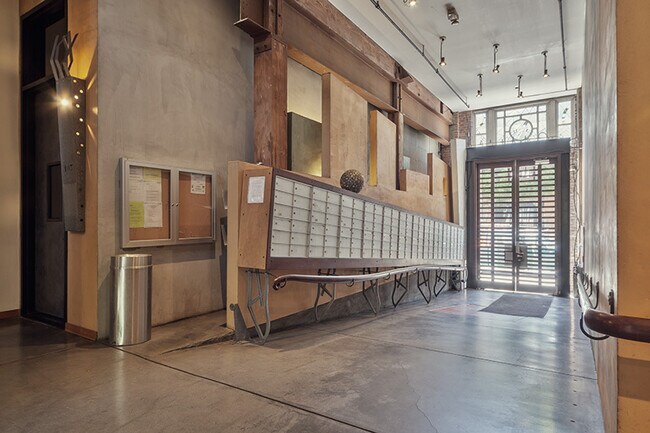 Building Photo - 461 2nd St