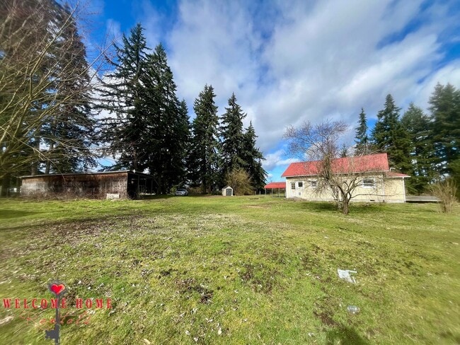 Building Photo - Unique opportunity - Bring your horses!