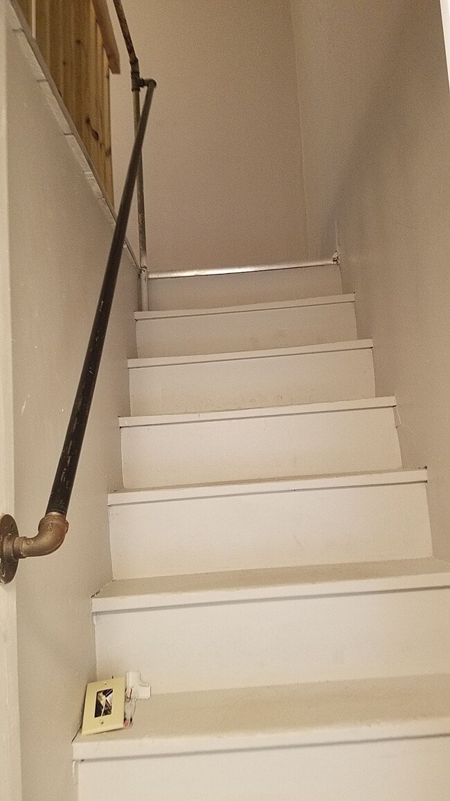 AtticSteps - 11 Shetucket Ave