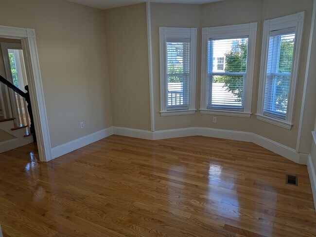 Building Photo - 9 Wall St