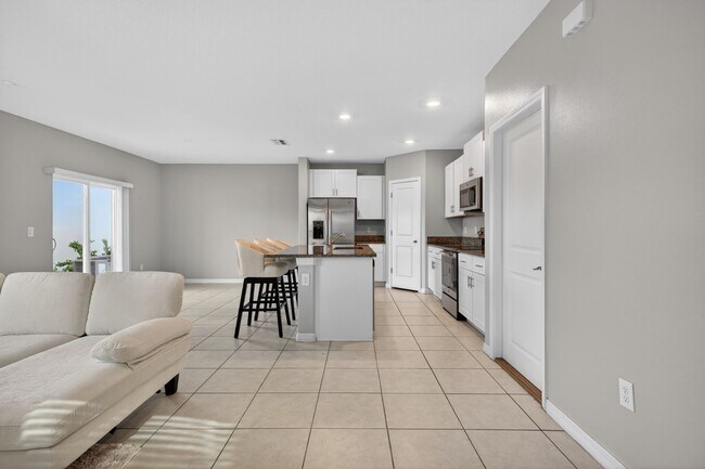Building Photo - 4BR For Rent - Riverview
