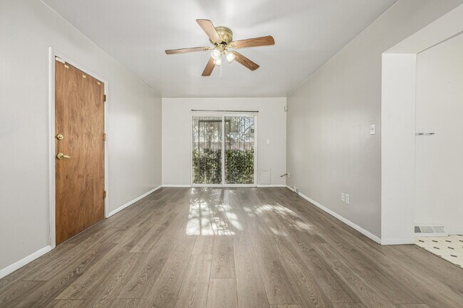 Building Photo - Great 3 Bed 3 Bath Hilltop Home for rent.