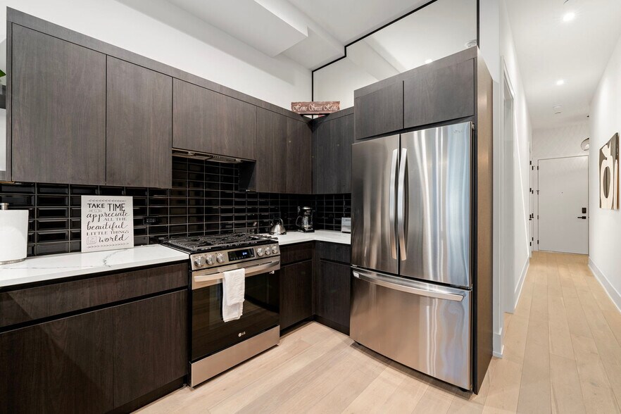 Building Photo - 318 W Grand Ave