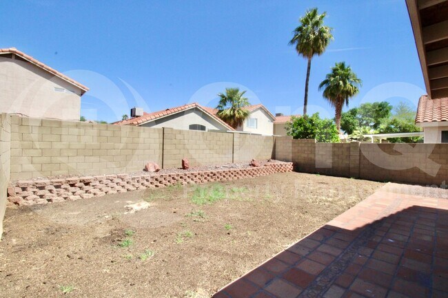 Building Photo - 1326 E Helena Dr