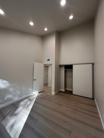 Bedroom 1- Vaulted Ceilings - 4300 Via Marisol