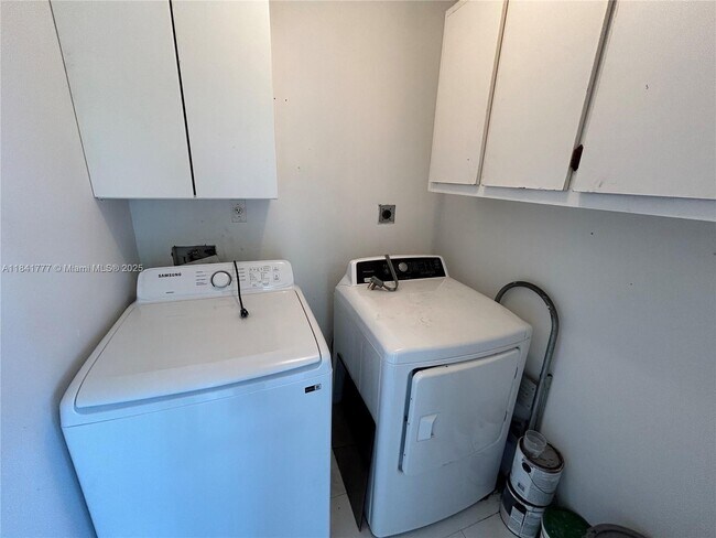 Building Photo - 468 NE 206th Ln