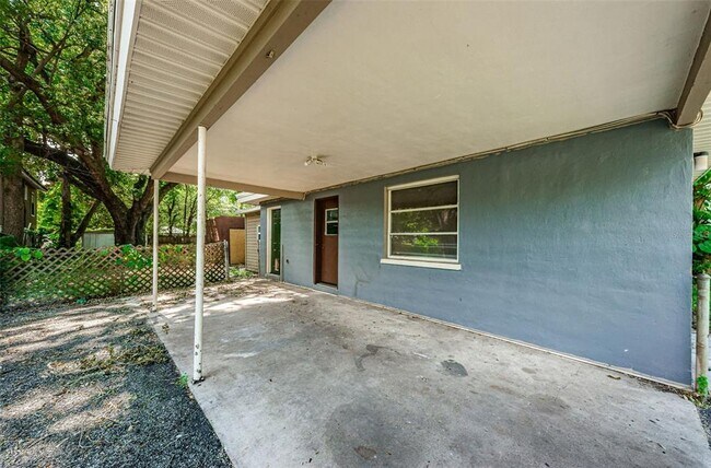 Building Photo - 705 3rd Ave NE