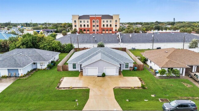 Building Photo - 326 SE 16th Pl