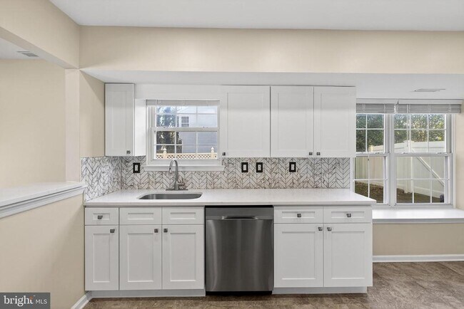 Building Photo - 51 Mecouch Dr