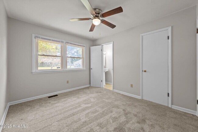 Building Photo - Nice 3 Bedroom Home -2503 Country Club Rd.