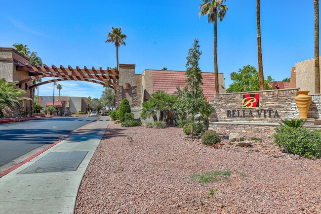 Building Photo - Freshly Renovated 2-Bedroom Las Vegas Condo