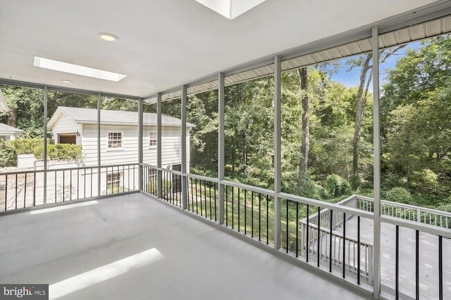 Building Photo - 8501 Canterbury Dr