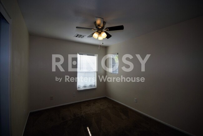 Building Photo - Space, Comfort, and a Layout Built for Real Life -- Iron Mountain Ranch