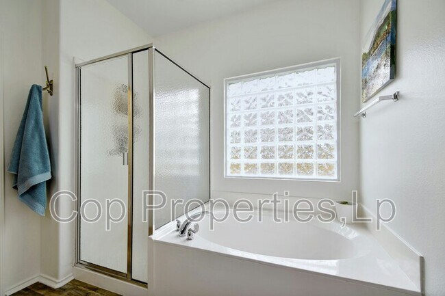 Building Photo - 2818 Crusader Bend