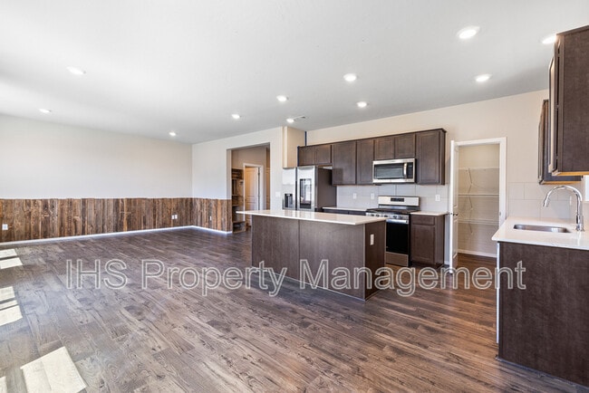 Building Photo - 7945 Ranchland Ln