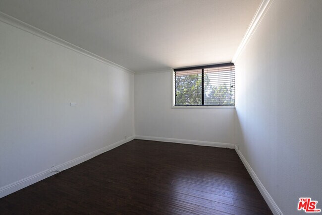 Building Photo - 10535 Wilshire Blvd