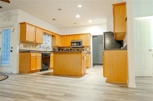 Building Photo - 1315 Great River Pkwy SE