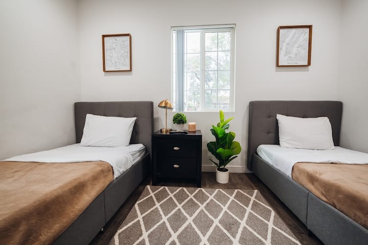 Building Photo - 9693 Amboy Ave