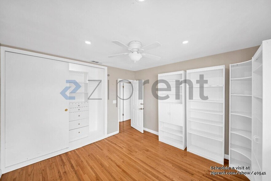 Building Photo - 10932 La Cima Dr