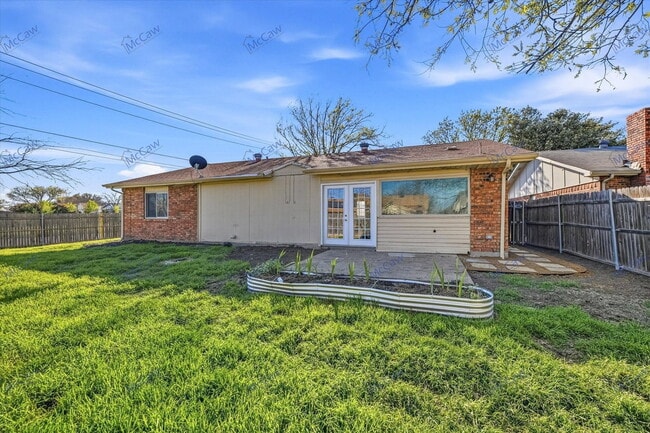 Building Photo - 7400 Butternut Ct