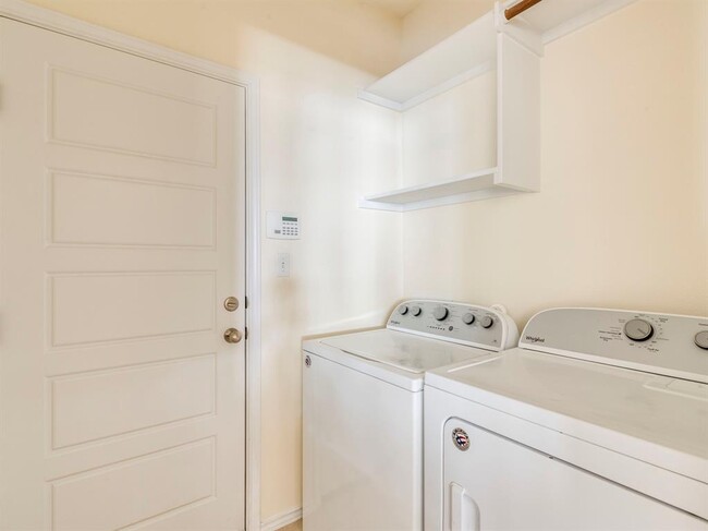 Building Photo - 120 Sawtooth Dr