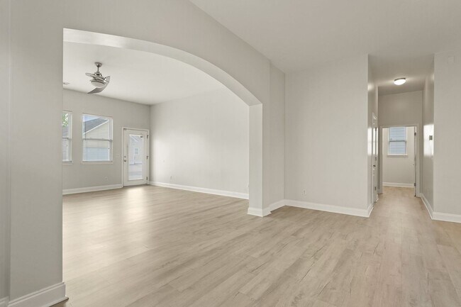 Building Photo - Come Home Smiling to This Beautiful 3-Bed, 3-Bath in Port Wentworth!