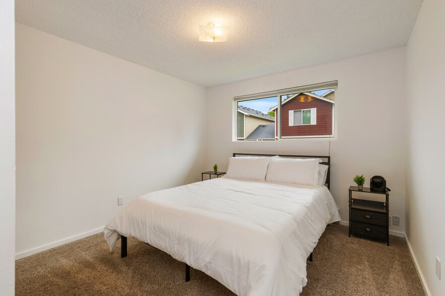 Building Photo - 15704 Ash Way